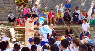 Tuyên truyền Luật Giao thông đường bộ cho học sinh vùng núi