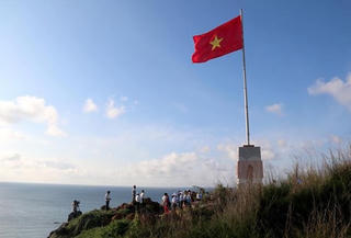 Những cột cờ nổi tiếng ở Việt Nam: Cột cờ  trên  đảo xa