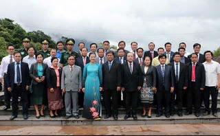 Nghĩa tình nơi biên giới Việt - Lào