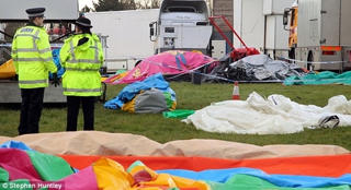 Nhà phao bay xa 150 mét, bé gái 7 tuổi thiệt mạng