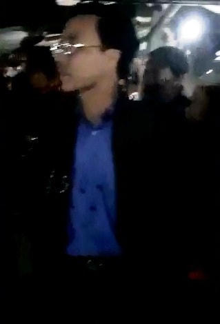 Khởi tố tiểu thương hắt tiết lợn lên người Chủ tịch huyện