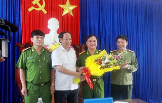 Thưởng nóng Công an phá nhóm mua bán ma túy