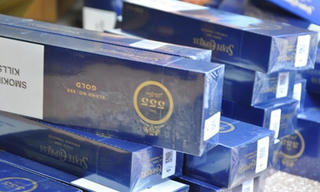 Bộ yêu cầu công chức không hút thuốc lậu