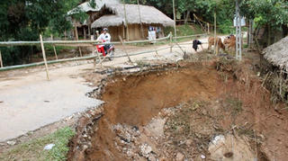 Thanh Hoá: Quốc lộ 217 bị sụt lở nghiêm trọng