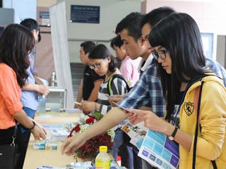 Dân chủ trong tiếp cận thông tin