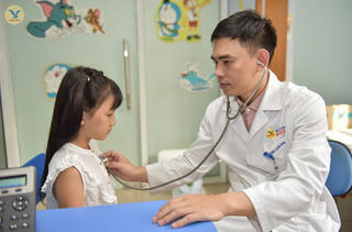 Làm gì khi trẻ dậy thì sớm?