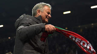 Jose Mourinho phát cuồng sau khi cùng M.U giành vé chung kết