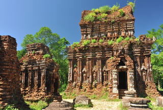 Chuyên gia Nga giúp phục chế quần thể tháp Chăm