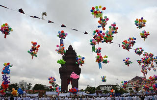 Lãnh đạo Đảng, Nhà nước chúc mừng Quốc khánh Campuchia