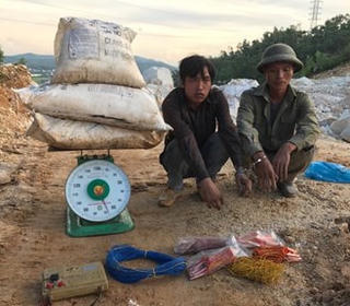 Chuẩn bị nổ mìn, bộ đôi bị Cảnh sát bắt