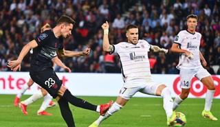 Messi ngồi khán đài chứng kiến Neymar cùng PSG tái lập kỳ tích lịch sử 