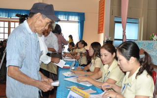 Nghỉ hưu trước tuổi theo nguyện vọng cần điều kiện gì?