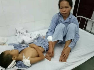 Quảng Ninh: Say rượu, chồng vung dao chém vợ con không thương tiếc