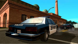 Cậu bé 11 tuổi lén bố mẹ lái trộm xe hơi