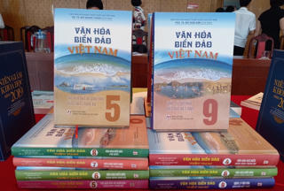 Bộ sách về văn hóa biển đảo Việt Nam