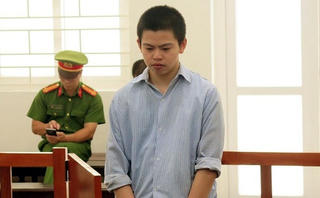 Nghịch tử phục kích chém mẹ đẻ vì bị mắng chuyện chơi điện tử