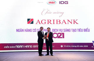 Hai giải thưởng Ngân hàng tiêu biểu năm 2021 dành cho Agribank