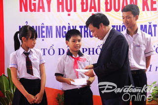 Bộ trưởng Bộ VHTTDL dự Ngày hội Đại đoàn kết tại Huế