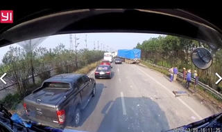 Xe đầu kéo đâm công nhân sửa đường tử vong