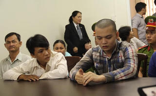 Miễn trách nhiệm hình sự cho 2 thanh niên cướp bánh mì