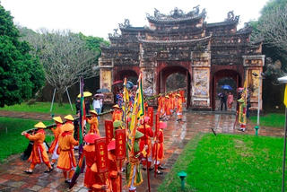 Tái hiện nghi lễ dựng nêu ở Hoàng cung Huế