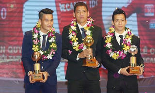 Quả bóng vàng Việt Nam 2015: Vẫn lại so bó đũa, chọn cột cờ