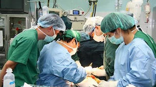 Xẻ tử cung để bảo toàn tính mạng cho sản phụ