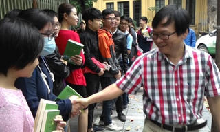 Có áo gấm, sao phải đi đêm?