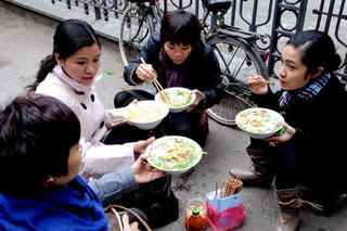 100.000 đồng/bát bún, phở ngày Tết