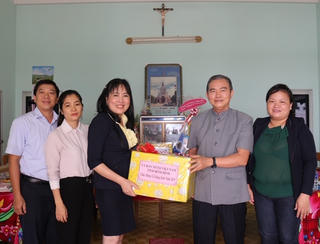 MTTQ tỉnh Bình Định thăm, chúc mừng Giáng sinh