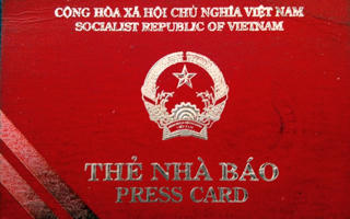 Thẻ Nhà báo mới có hai ngôn ngữ tiếng Việt và tiếng Anh