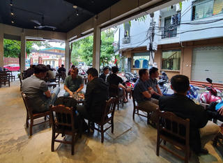 Nhà hàng ồ ạt đón khách, lơ là phòng dịch