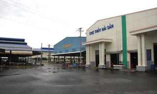Chính quyền đối thoại, tháo gỡ vướng mắc cho tiểu thương chợ Long Xuyên