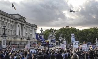 Người Anh biểu tình phản đối Trump trước Điện Buckingham