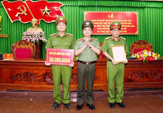 Sóc Trăng: Thưởng nóng cho đơn vị triệt phá chuyên án khủng thu giữ gần 1 kg ma túy