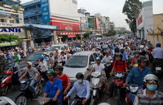 Không dễ hạn chế xe cá nhân