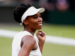 Hạ nhà vô địch Roland Garros, Venus lập nhiều dấu mốc lịch sử