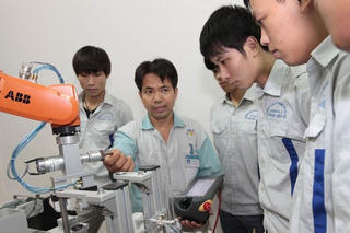 Kiến nghị chấm dứt sự trùng lặp quản lý về giáo dục nghề nghiệp