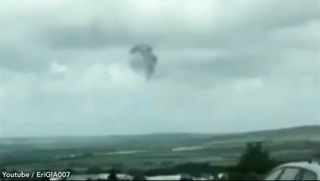 UFO biến hình xuất hiện trên bầu trời Anh