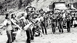Tình khúc thời máu lửa