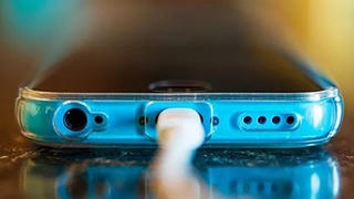 Sạc điện thoại sai cách khiến pin nhanh bị 'chai'