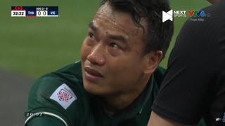 [VIDEO] Tình huống khiến thủ môn ĐT Thái Lan phải rời sân