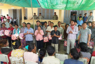 Công an tỉnh Đắk Lắk thăm, tặng quà Tết Chôl Chnăm Thmây tỉnh Mondulkiri-Vương quốc Campuchia