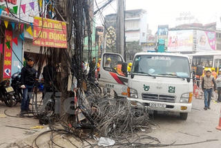 Hà Nội ra quân thanh thải, bó gọn cáp đi nổi tại 196 tuyến phố