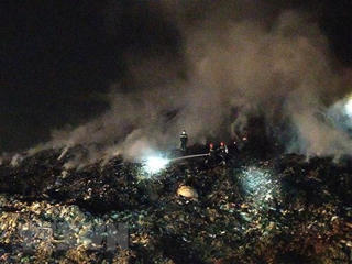 Đám cháy tại bãi rác Khánh Sơn đã cơ bản được khống chế