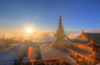 Ấn tượng những quần thể tâm linh trên núi cao khắp thế giới