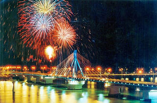 Giả mạo trang thông tin điện tử pháo hoa quốc tế Đà Nẵng 2017