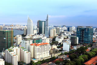 Hợp lực xây dựng trung tâm tài chính khu vực và quốc tế