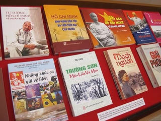 Tôn vinh những tấm gương bình dị mà cao quý