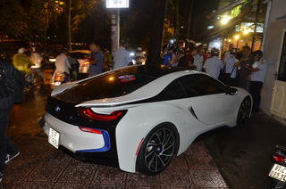 Ông Đoàn Ngọc Hải dẹp vỉa hè xuyên đêm, siêu xe BMW bị xử phạt